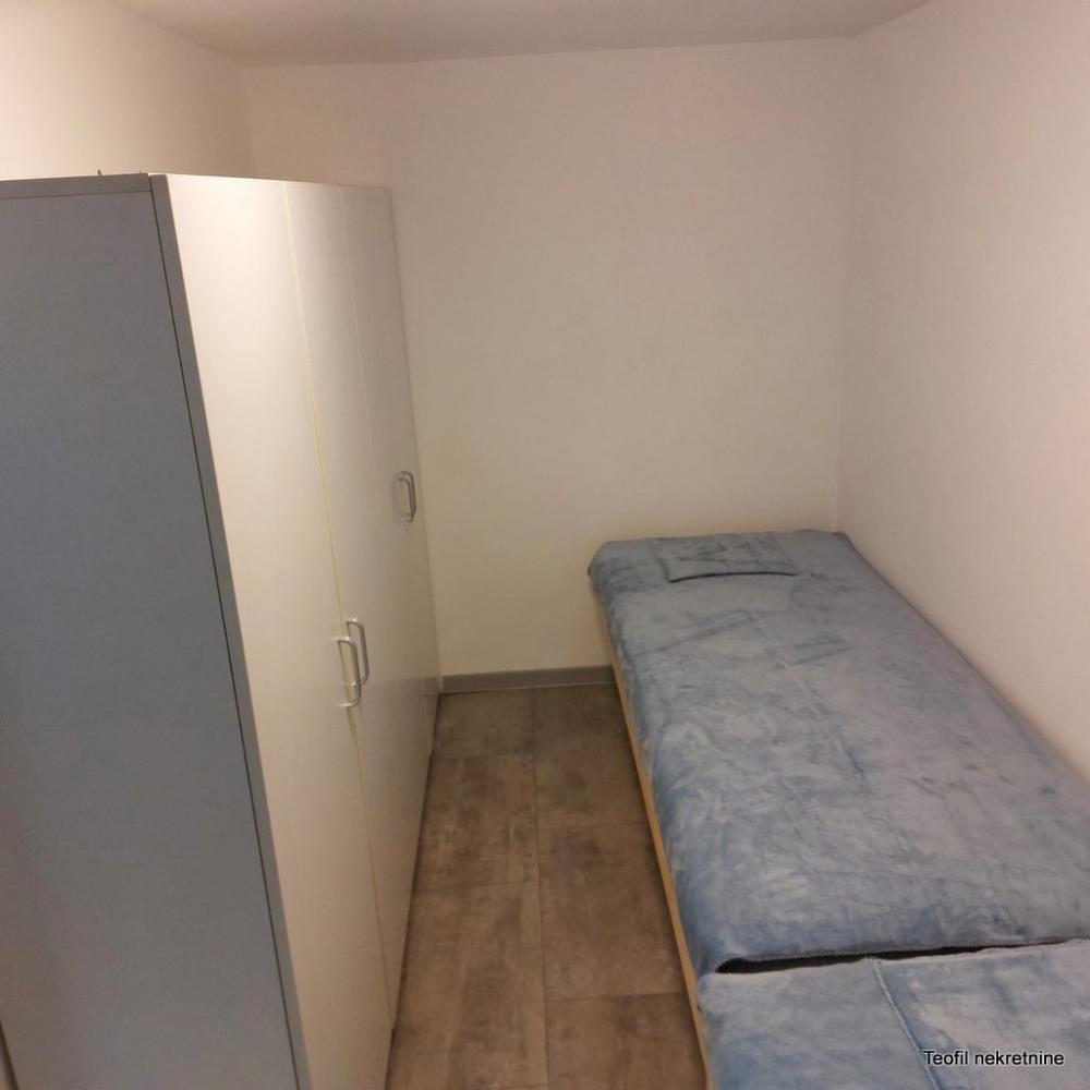 Stan na prodaju u Beogradu, Zemun centar, jednoiposoban, 33m2, cena 96000 evra