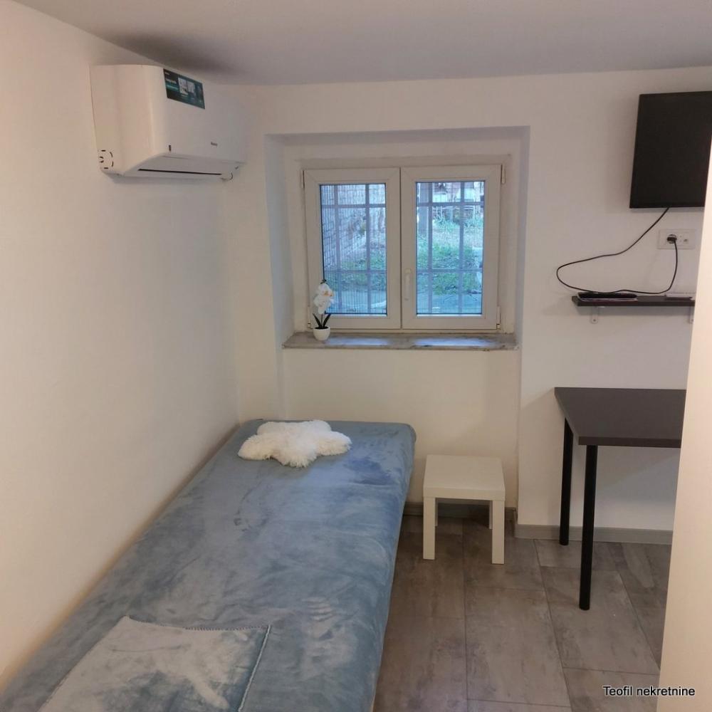 Stan na prodaju u Beogradu, Zemun centar, jednoiposoban, 33m2, cena 96000 evra