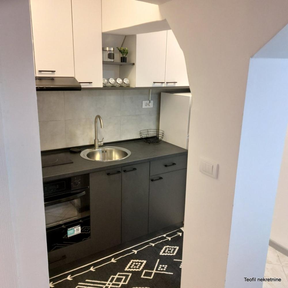 Stan na prodaju u Beogradu, Zemun centar, jednoiposoban, 33m2, cena 96000 evra