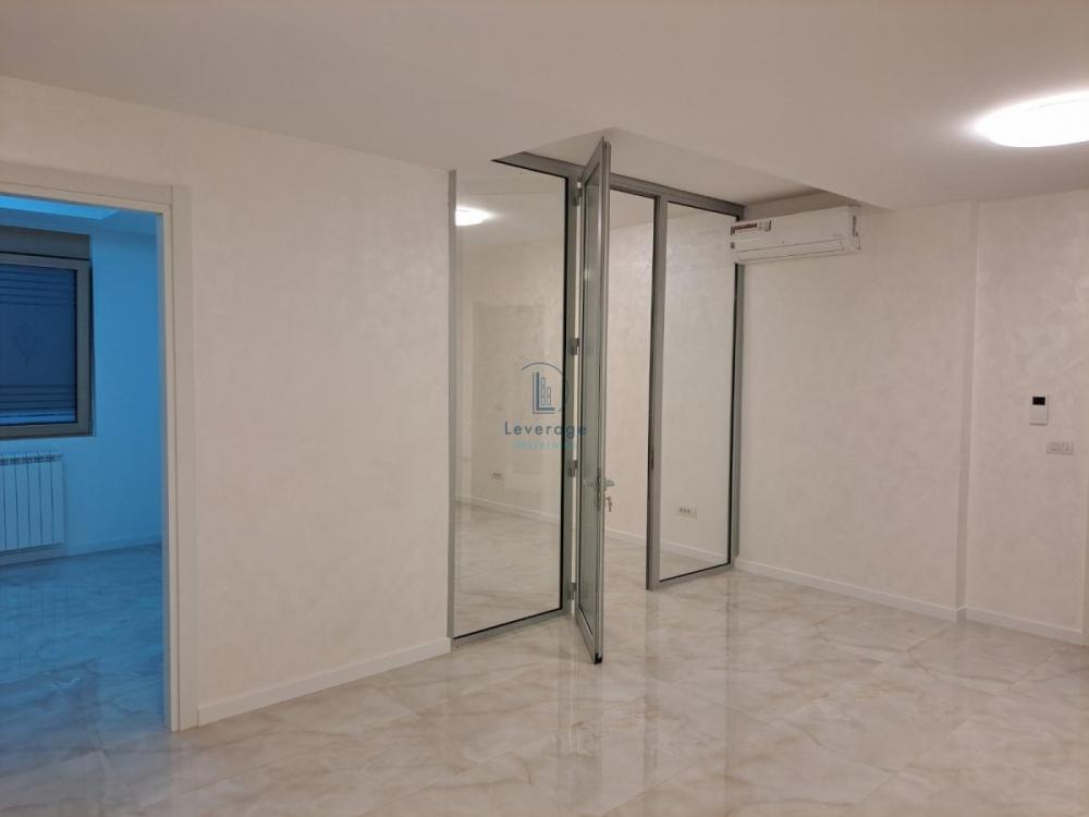 Stan na prodaju u Beogradu, Čubura, trosoban, 56m2, cena 240000 evra