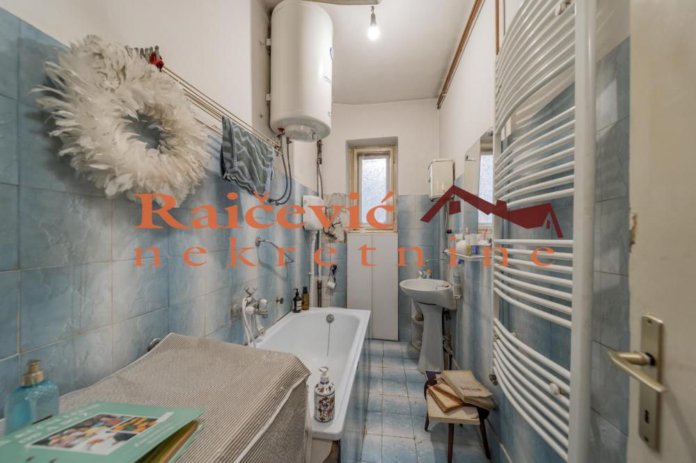 Stan na prodaju u Beogradu, Skadarlija, trosoban, 77m2, cena 301000 evra