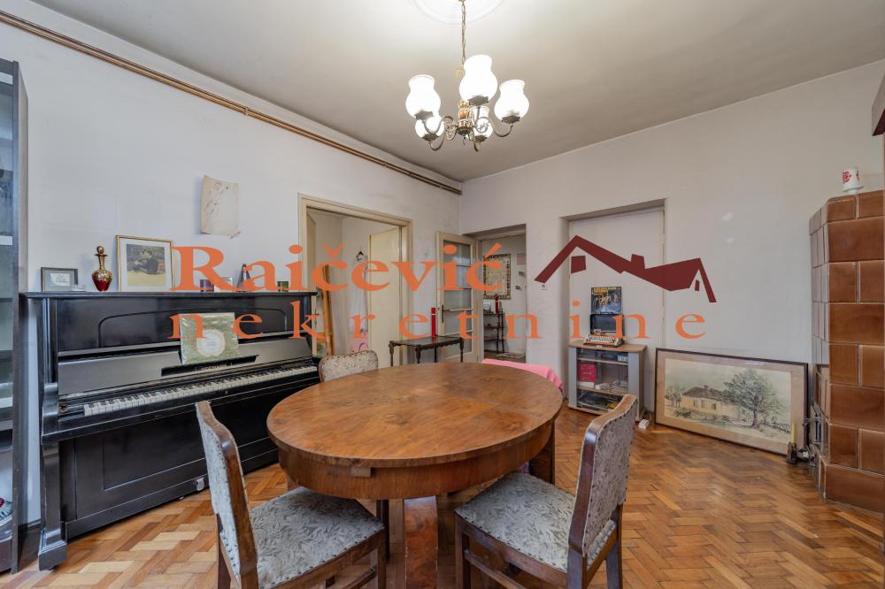 Stan na prodaju u Beogradu, Skadarlija, trosoban, 77m2, cena 301000 evra