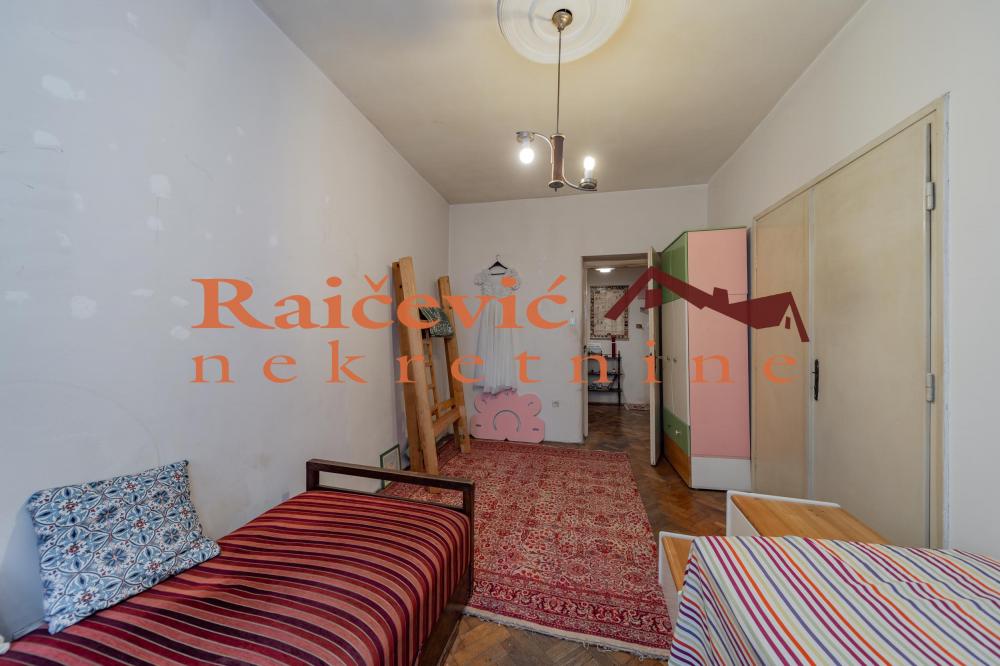 Stan na prodaju u Beogradu, Skadarlija, trosoban, 77m2, cena 301000 evra