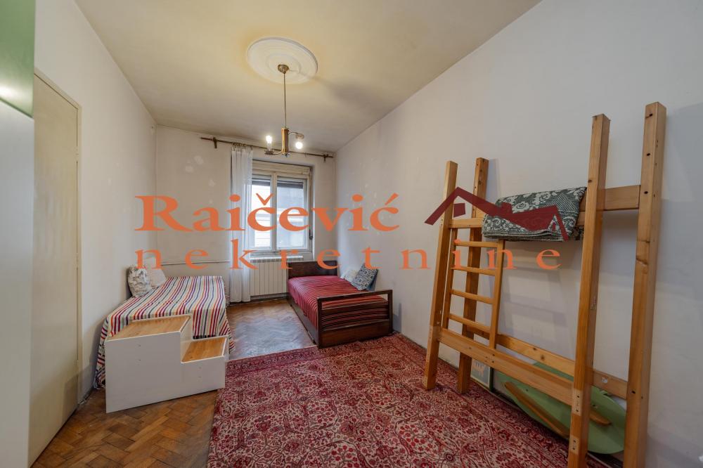 Stan na prodaju u Beogradu, Skadarlija, trosoban, 77m2, cena 301000 evra