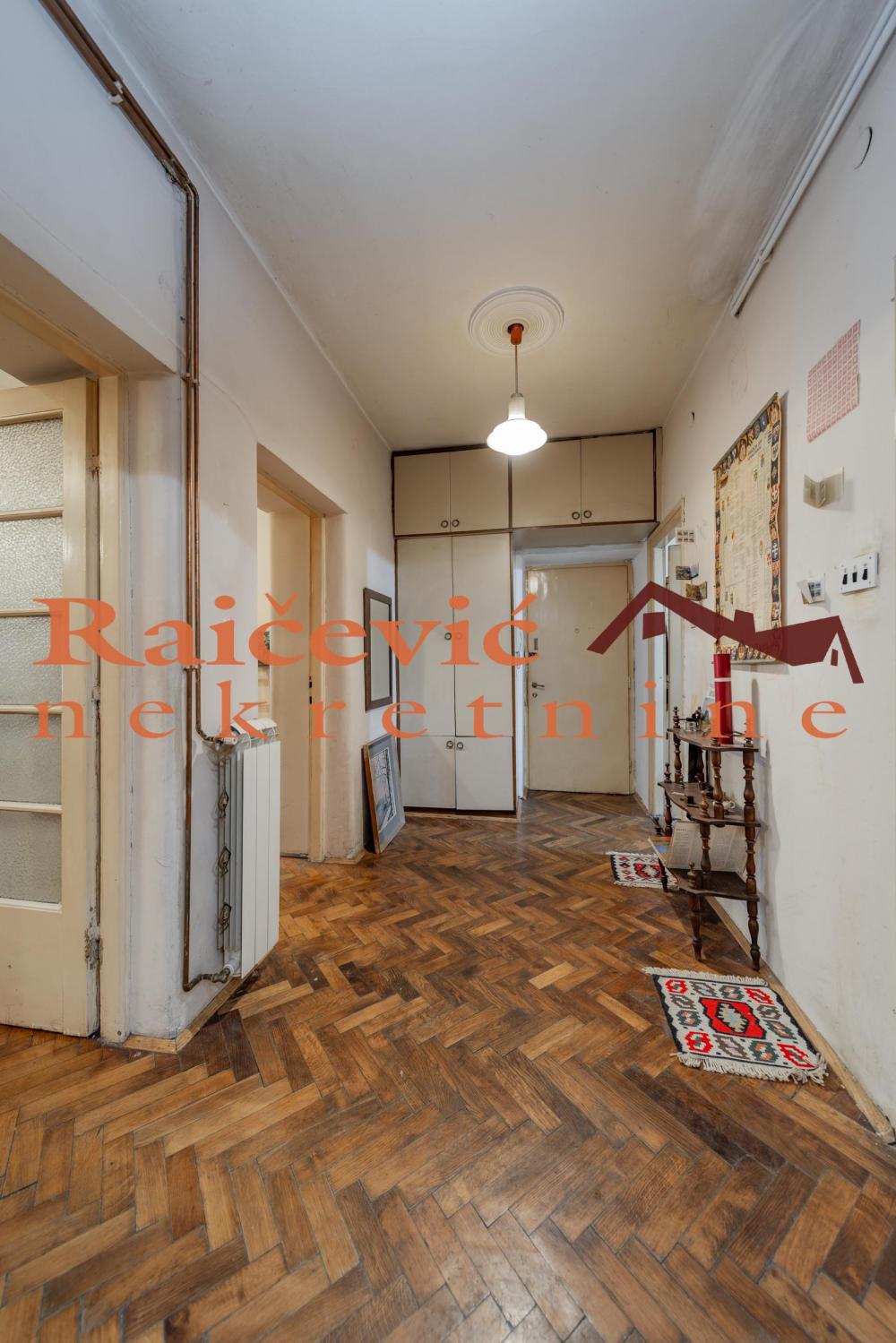 Stan na prodaju u Beogradu, Skadarlija, trosoban, 77m2, cena 301000 evra