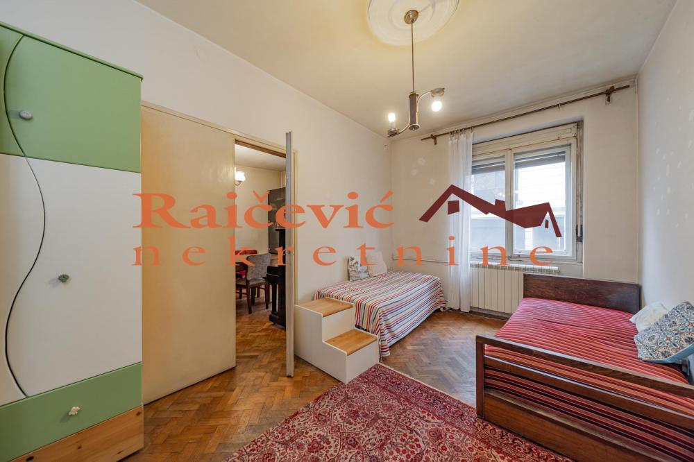 Stan na prodaju u Beogradu, Skadarlija, trosoban, 77m2, cena 301000 evra