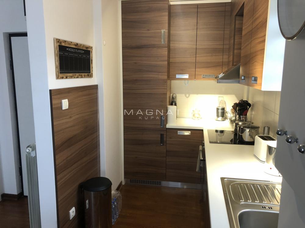 Stan na prodaju u Beogradu, Zemun, 106m2, cena 310000 evra