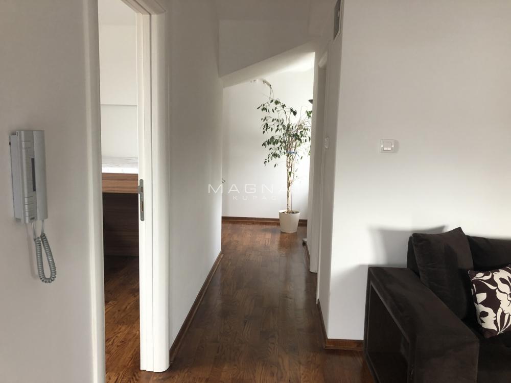 Stan na prodaju u Beogradu, Zemun, 106m2, cena 310000 evra