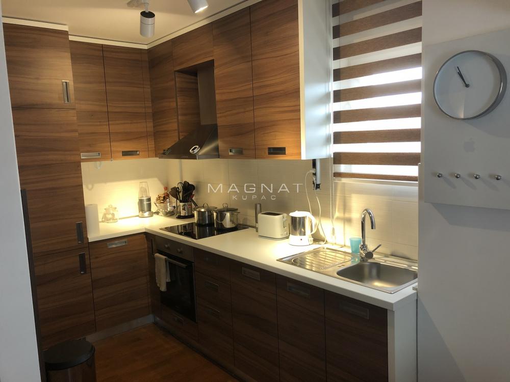 Stan na prodaju u Beogradu, Zemun, 106m2, cena 310000 evra