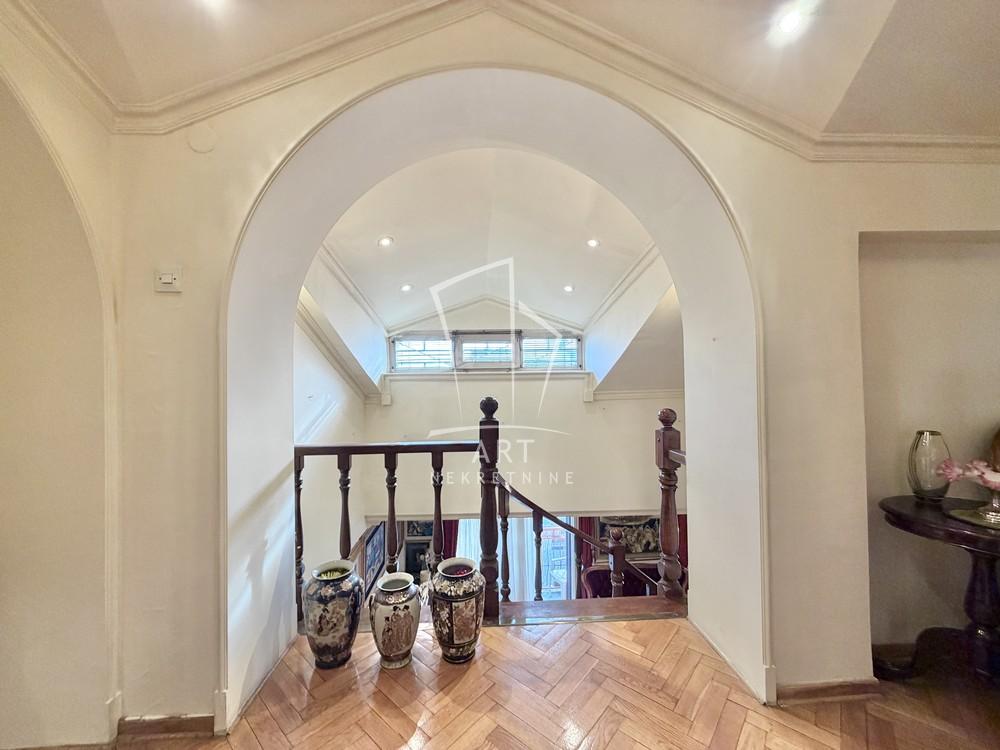 Stan na prodaju u Beogradu, Crveni Krst, trosoban, 117m2, cena 430000 evra