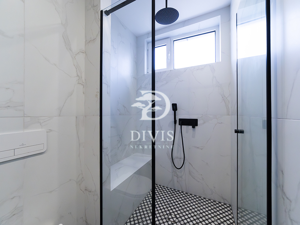 Stan na prodaju u Beogradu, Vračar, trosoban, 92m2, cena 548000 evra