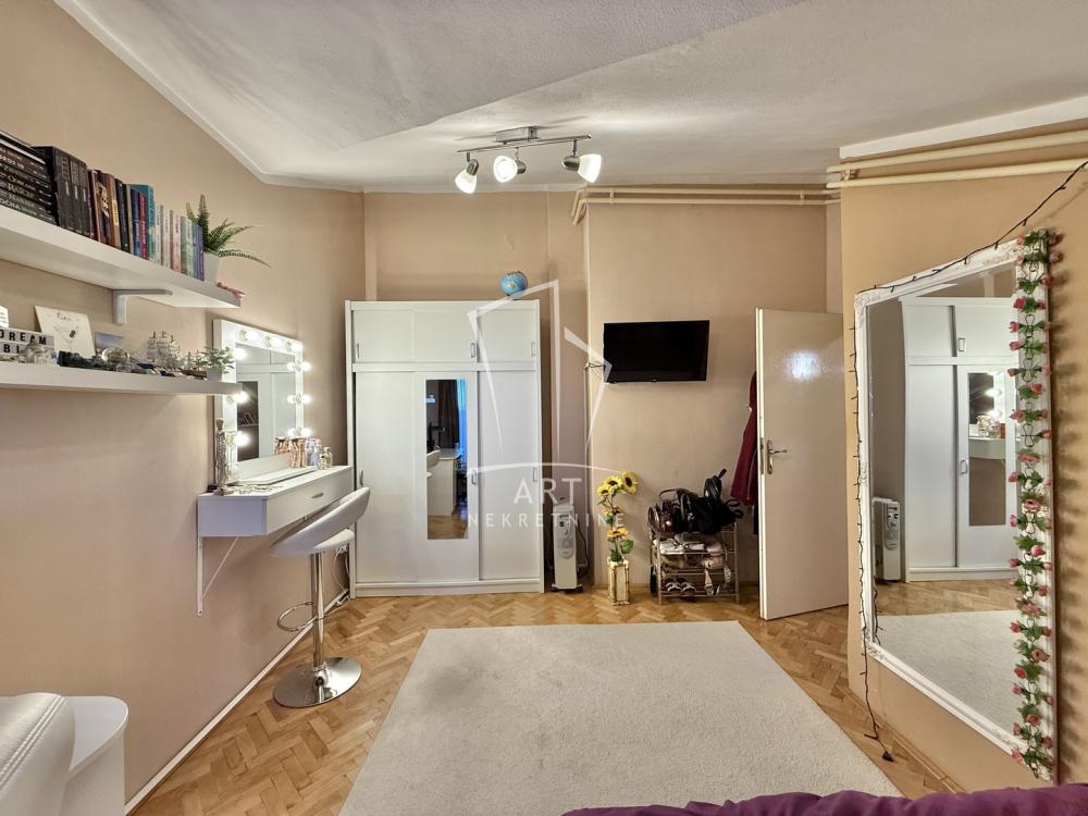 Stan na prodaju u Beogradu, Miljakovac, dvoiposoban, 83m2, cena 189000 evra