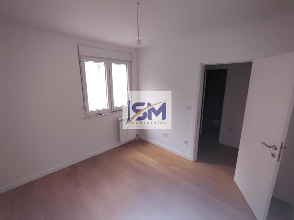 Stan na prodaju u Beogradu, Vukov spomenik, trosoban, 66m2, cena 252050 evra