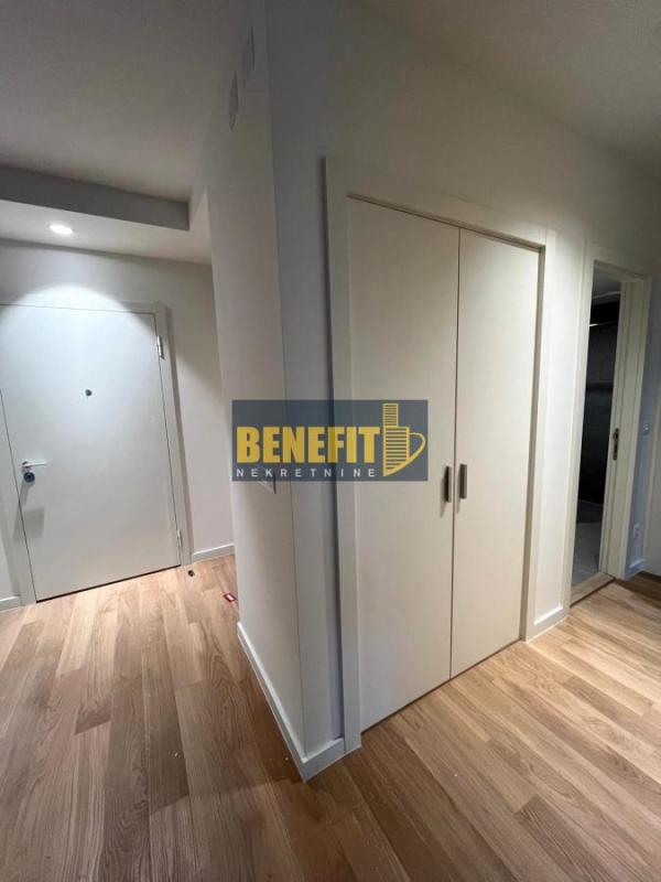 Stan na prodaju u Beogradu, Beograd na vodi, trosoban, 72m2, cena 300000 evra