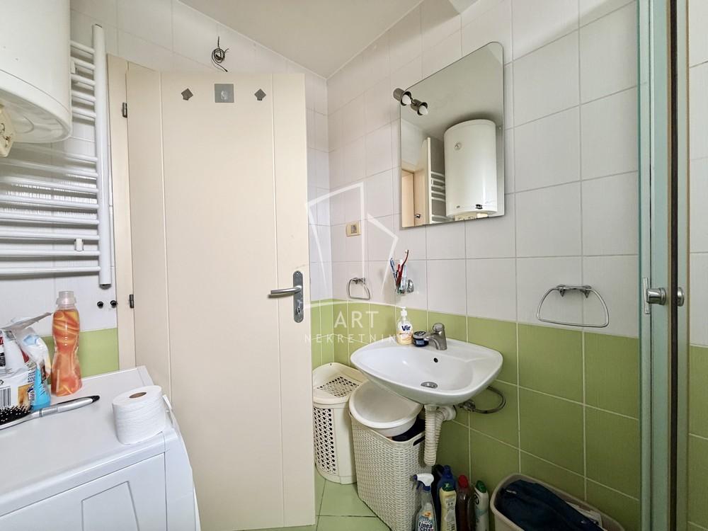 Stan na prodaju u Beogradu, Zemun, jednosoban, 38m2, cena 134000 evra