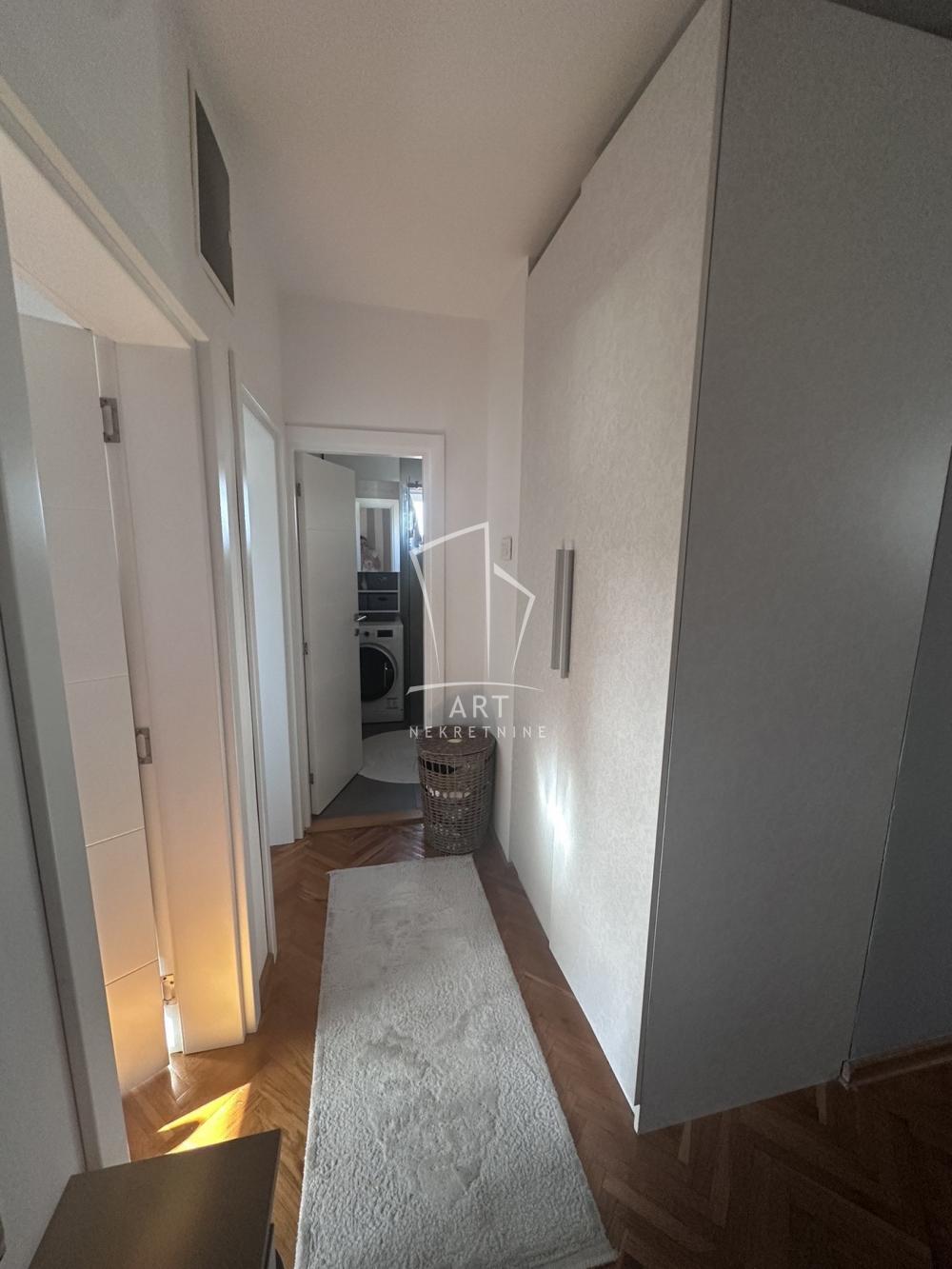 Stan na prodaju u Beogradu, Žarkovo, trosoban, 61m2, cena 194000 evra