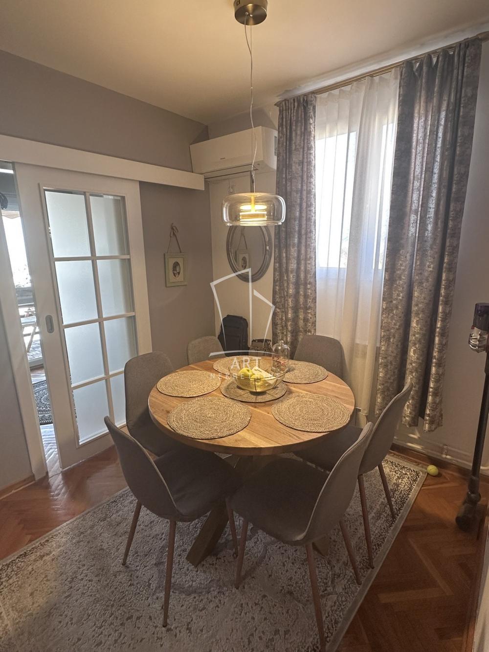 Stan na prodaju u Beogradu, Žarkovo, trosoban, 61m2, cena 194000 evra