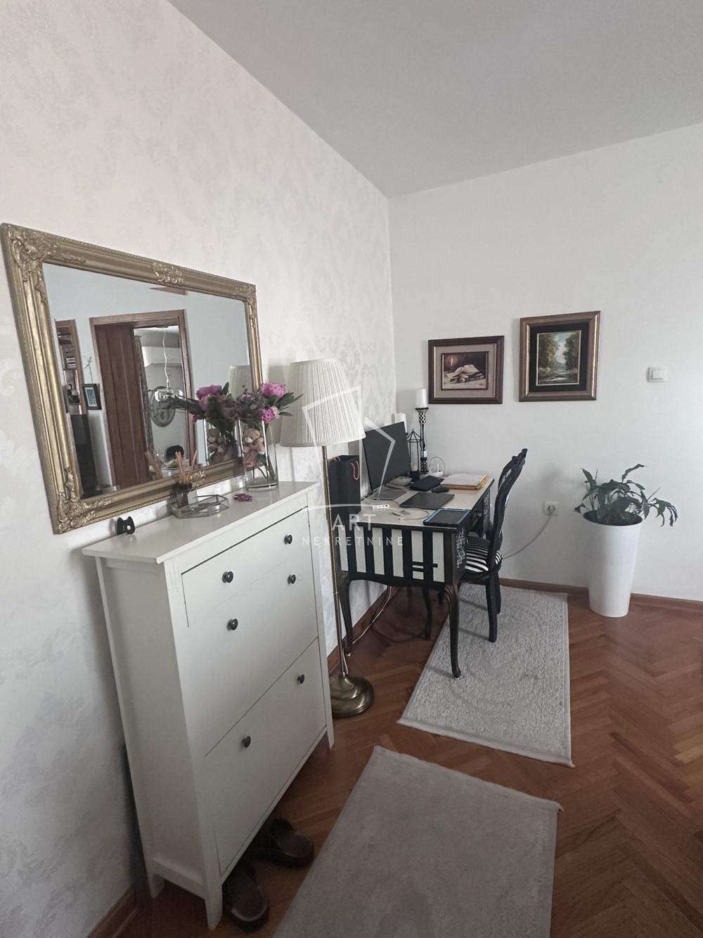 Stan na prodaju u Beogradu, Žarkovo, trosoban, 61m2, cena 194000 evra