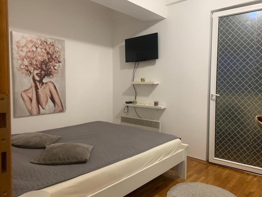 Stan na prodaju u Beogradu, Karaburma, trosoban, 70m2, cena 139500 evra