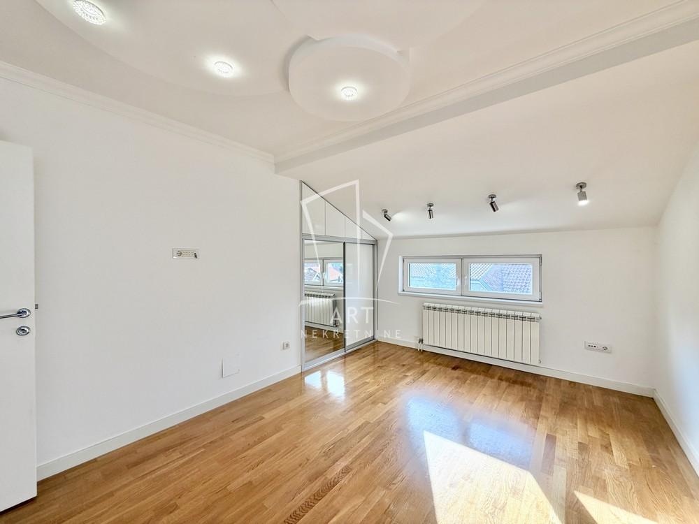 Stan na prodaju u Beogradu, Zvezdara, cetvorosoban, 128m2, cena 200000 evra