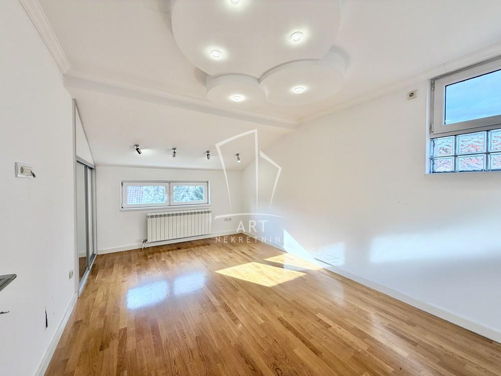 Stan na prodaju u Beogradu, Zvezdara, cetvorosoban, 128m2, cena 200000 evra