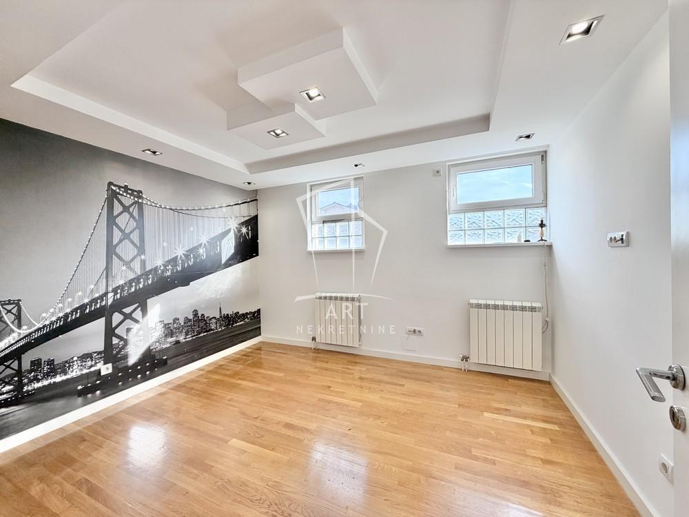 Stan na prodaju u Beogradu, Zvezdara, cetvorosoban, 128m2, cena 200000 evra