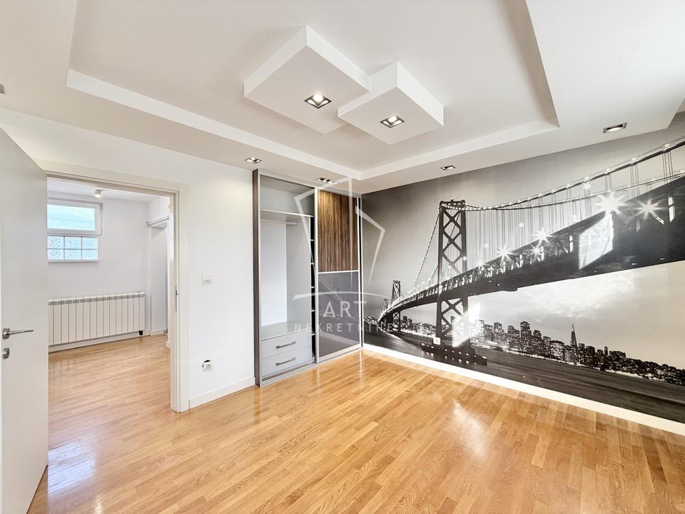 Stan na prodaju u Beogradu, Zvezdara, cetvorosoban, 128m2, cena 200000 evra