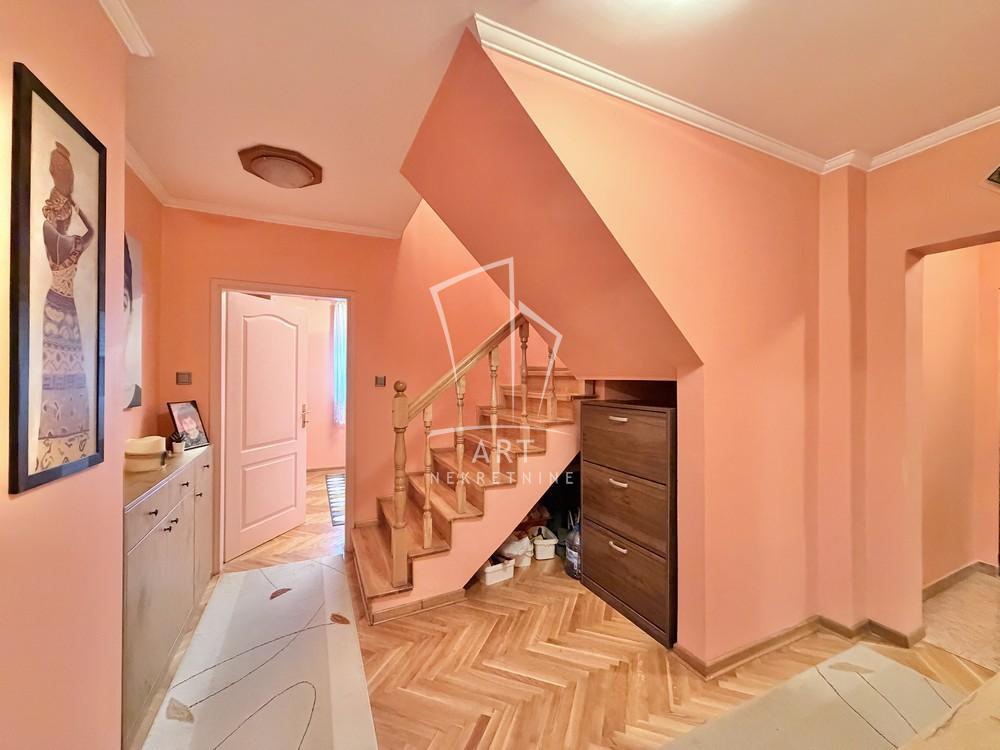 Stan na prodaju u Beogradu, Rakovica, cetvorosoban, 108m2, cena 285000 evra