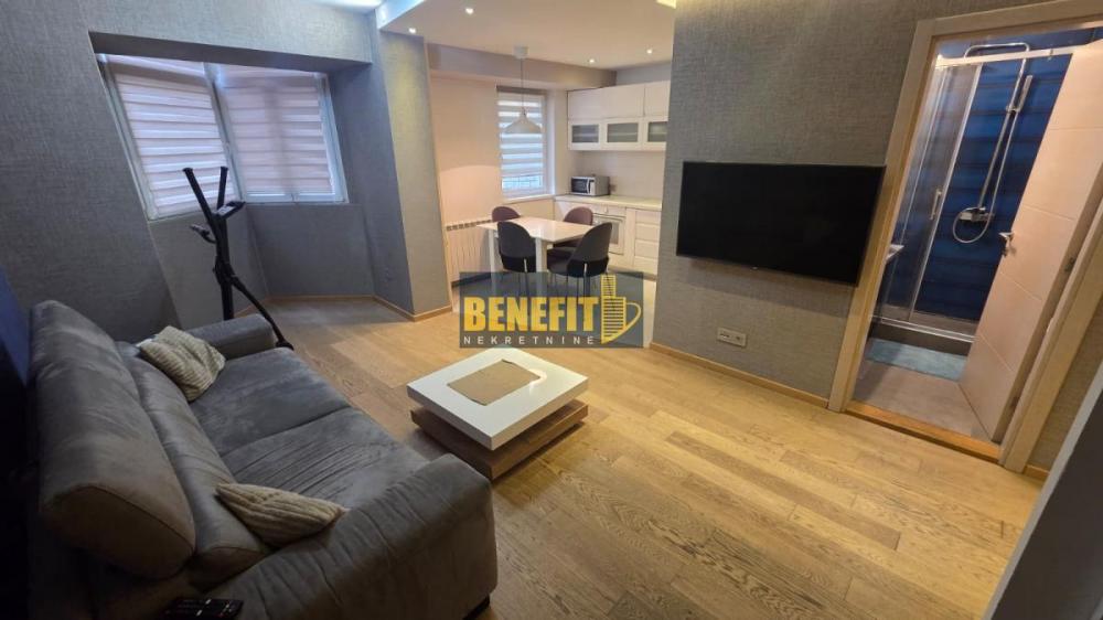 Stan na prodaju u Beogradu, Novi Beograd blok 22, dvosoban, 41m2, cena 180000 evra