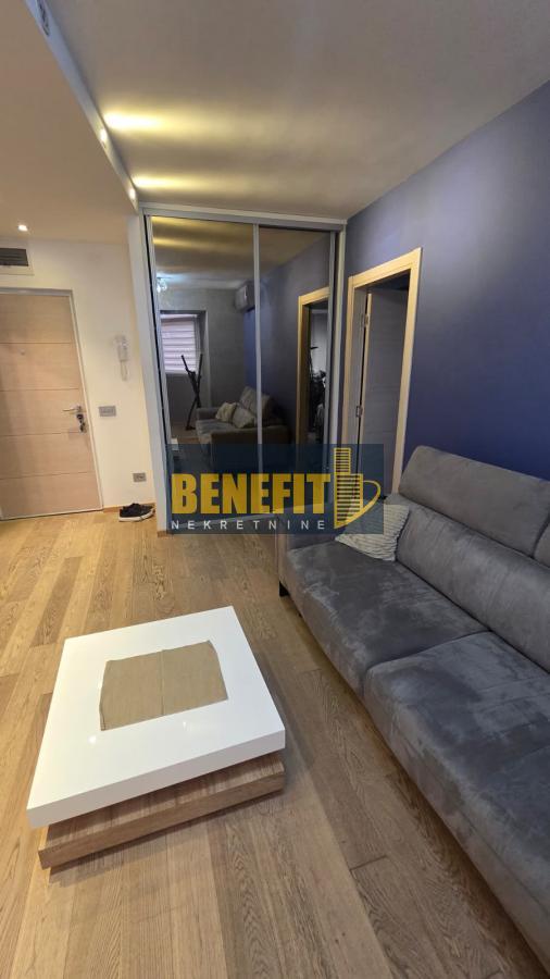 Stan na prodaju u Beogradu, Novi Beograd blok 22, dvosoban, 41m2, cena 180000 evra