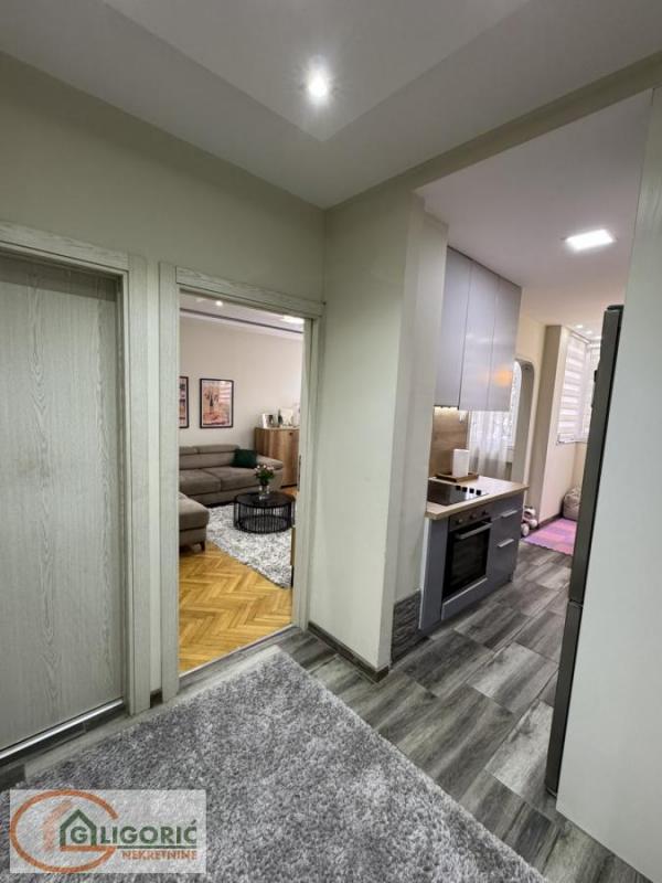 Stan na prodaju u Beogradu, Učiteljsko naselje, dvosoban, 53m2, cena 205000 evra