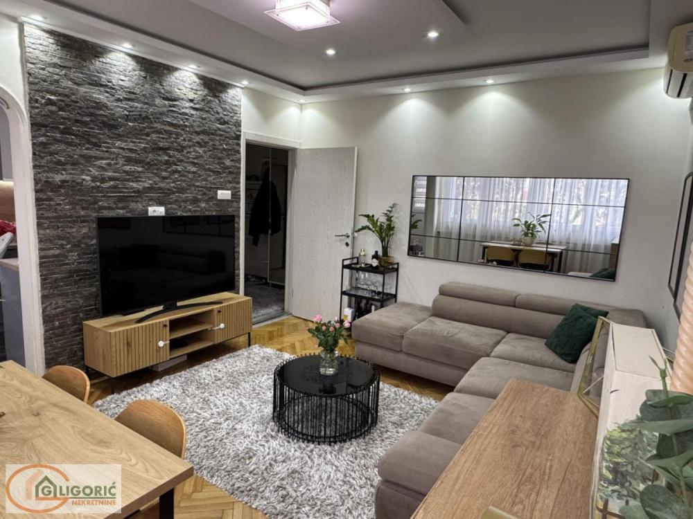 Stan na prodaju u Beogradu, Učiteljsko naselje, dvosoban, 53m2, cena 205000 evra