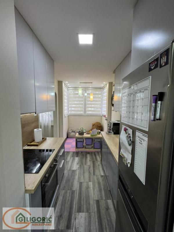 Stan na prodaju u Beogradu, Učiteljsko naselje, dvosoban, 53m2, cena 205000 evra