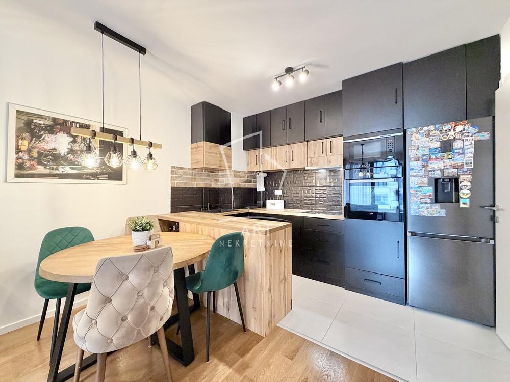 Stan na prodaju u Beogradu, Višnjička banja, trosoban, 68m2, cena 229000 evra