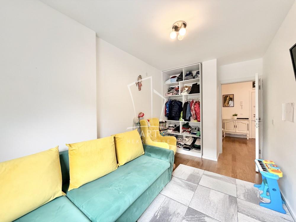 Stan na prodaju u Beogradu, Višnjička banja, trosoban, 68m2, cena 229000 evra