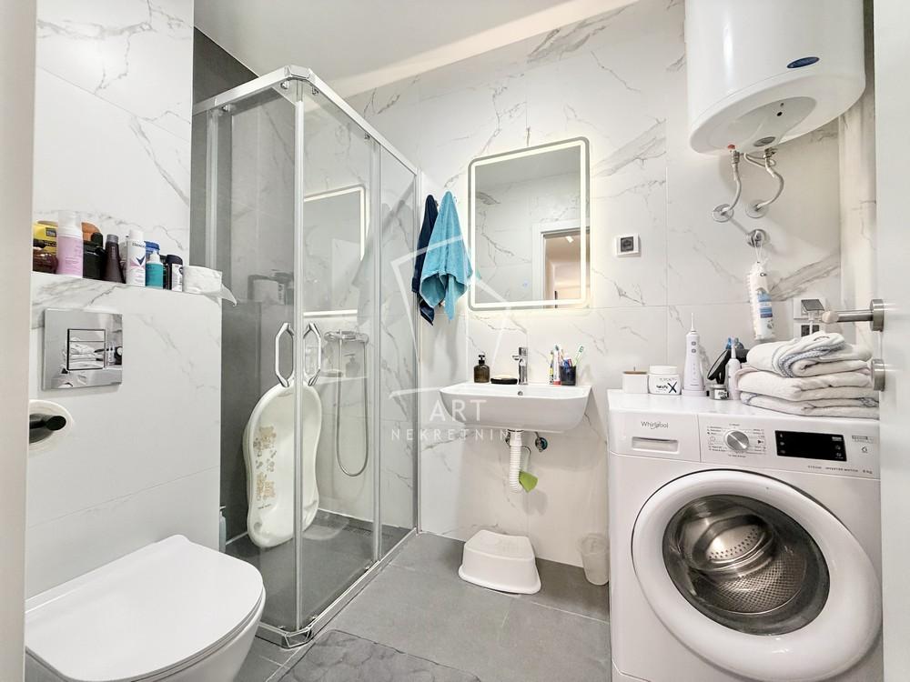 Stan na prodaju u Beogradu, Višnjička banja, trosoban, 68m2, cena 229000 evra