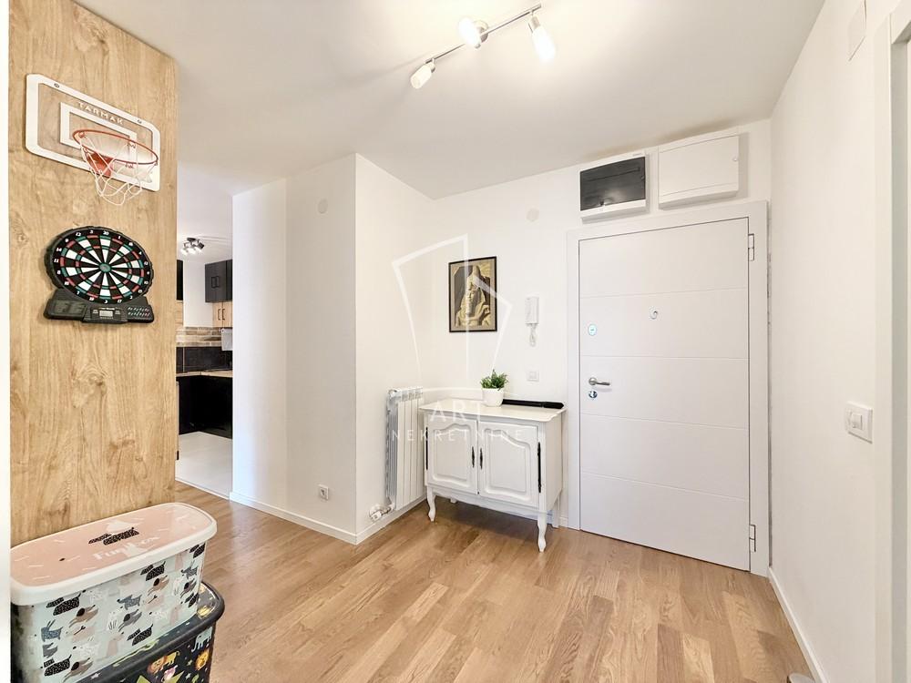 Stan na prodaju u Beogradu, Višnjička banja, trosoban, 68m2, cena 229000 evra