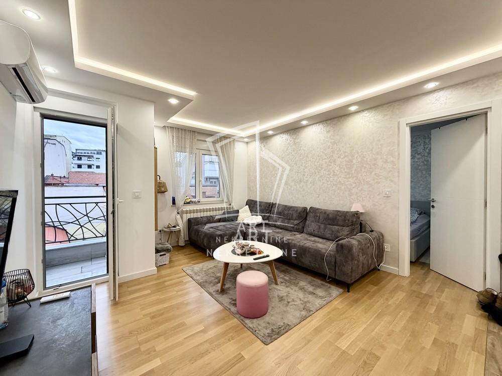 Stan na prodaju u Beogradu, Učiteljsko naselje, troiposoban, 52m2, cena 190000 evra