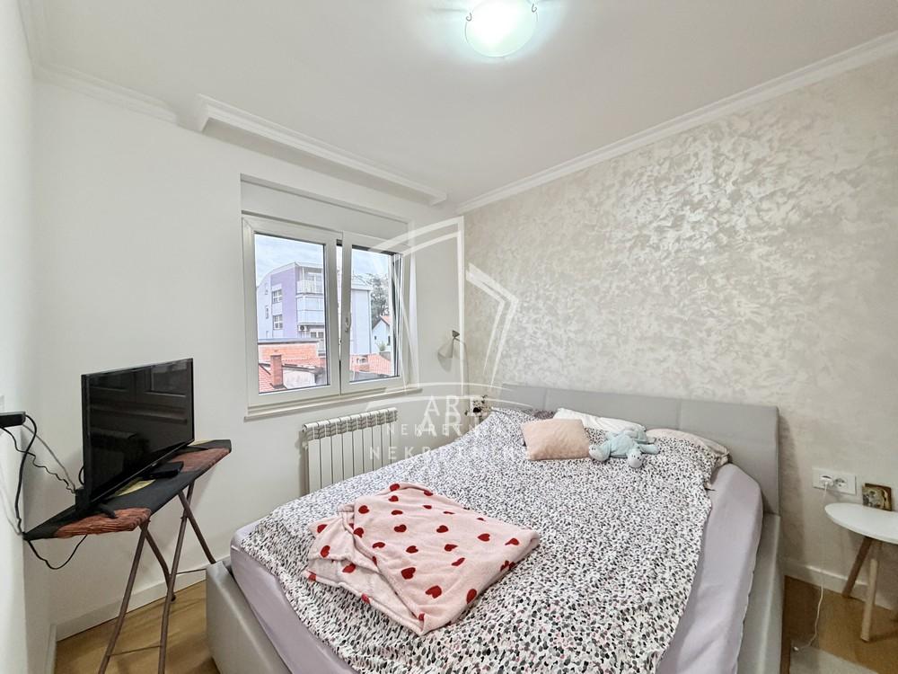 Stan na prodaju u Beogradu, Učiteljsko naselje, troiposoban, 52m2, cena 190000 evra