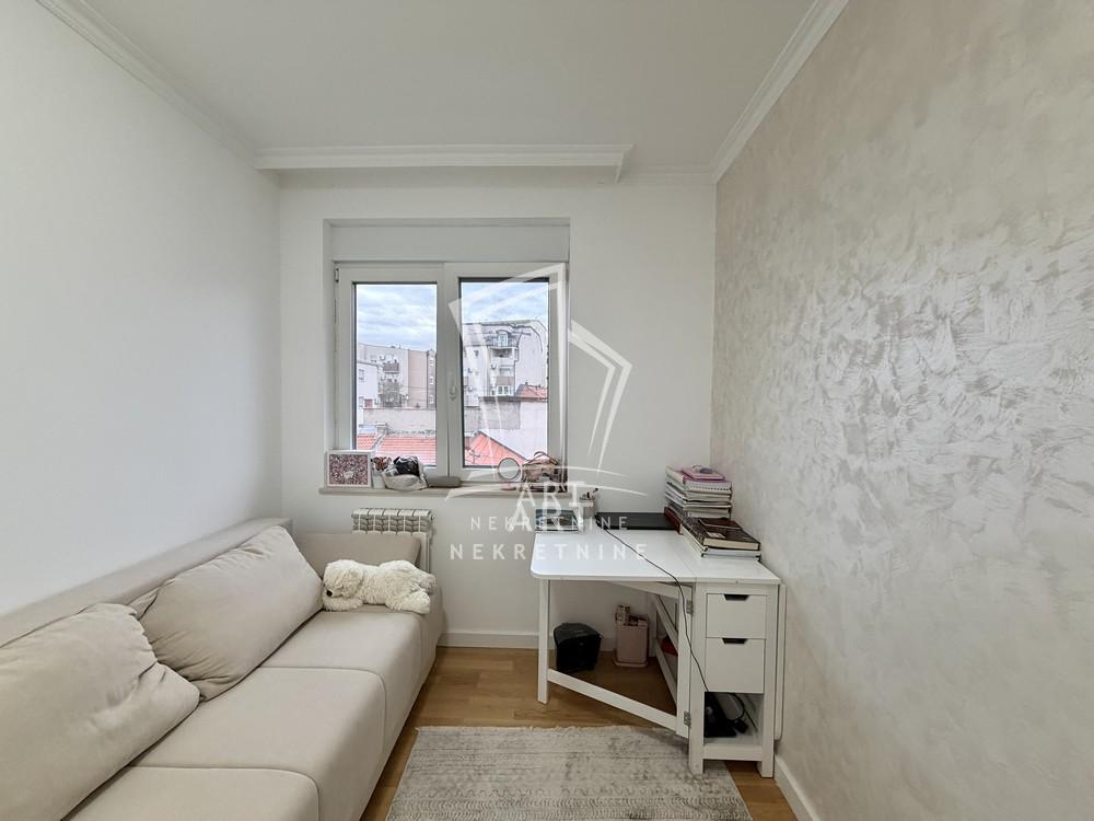 Stan na prodaju u Beogradu, Učiteljsko naselje, troiposoban, 52m2, cena 190000 evra