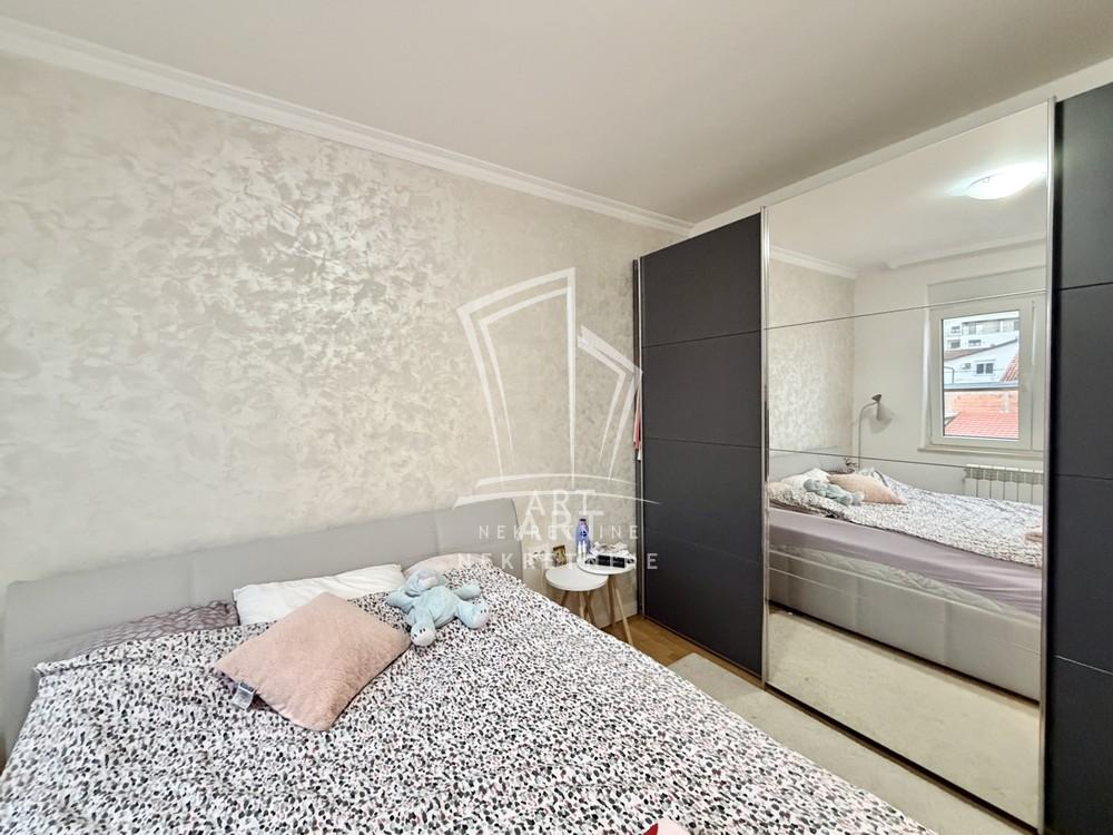 Stan na prodaju u Beogradu, Učiteljsko naselje, troiposoban, 52m2, cena 190000 evra