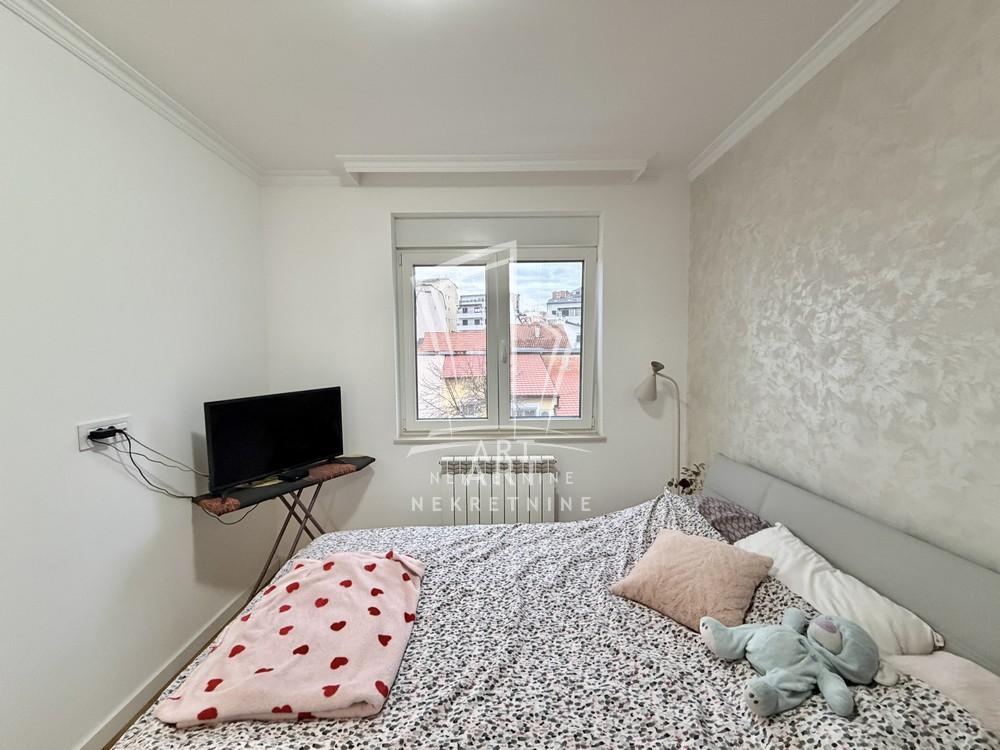 Stan na prodaju u Beogradu, Učiteljsko naselje, troiposoban, 52m2, cena 190000 evra