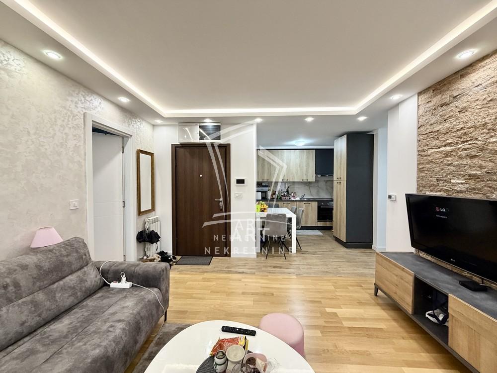 Stan na prodaju u Beogradu, Učiteljsko naselje, troiposoban, 52m2, cena 190000 evra