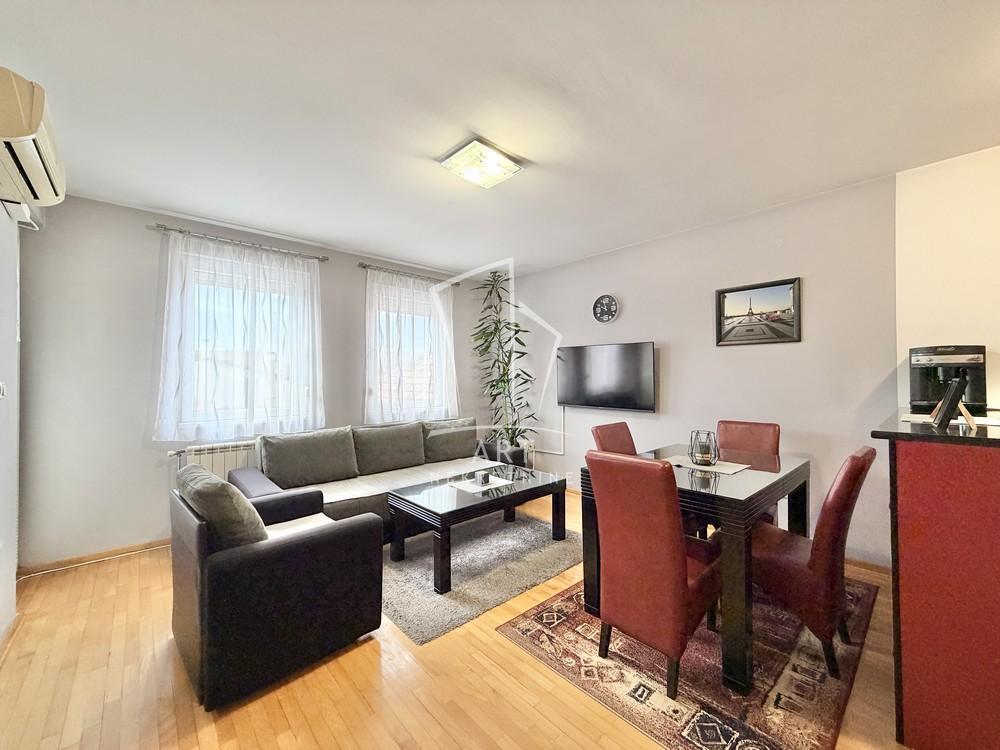 Stan na prodaju u Beogradu, Borča, trosoban, 49m2, cena 115000 evra