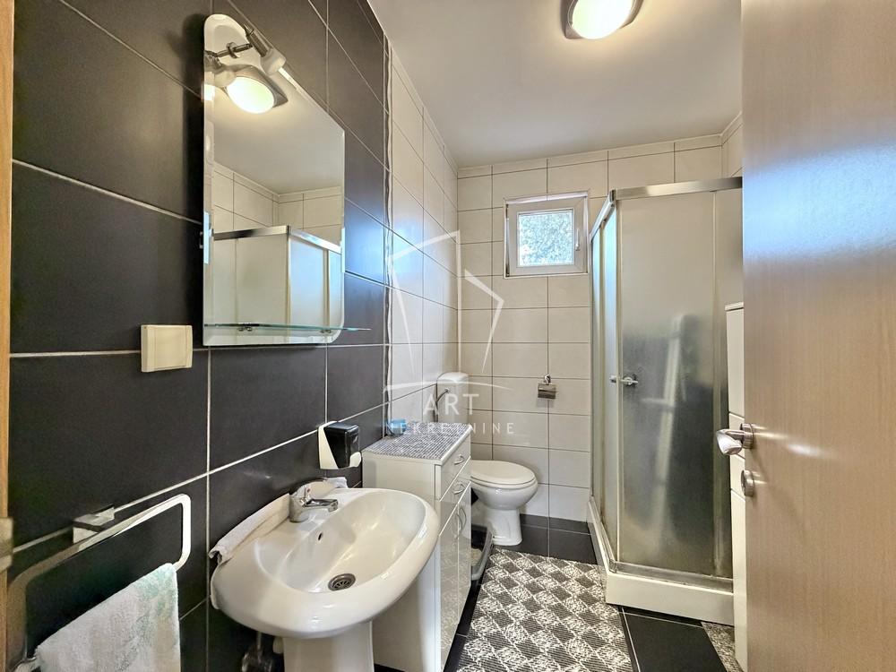 Stan na prodaju u Beogradu, Borča, trosoban, 49m2, cena 115000 evra