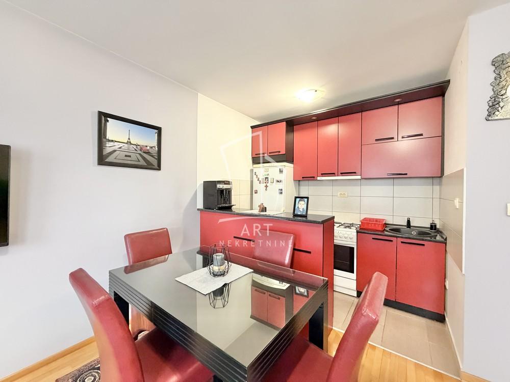 Stan na prodaju u Beogradu, Borča, trosoban, 49m2, cena 115000 evra