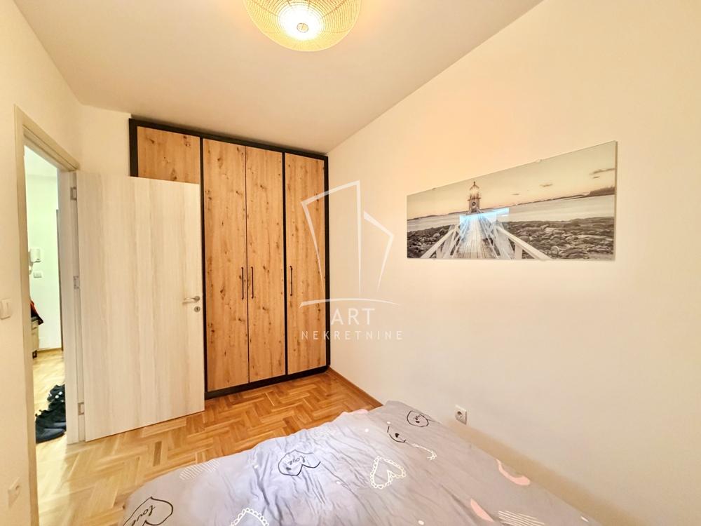 Stan na prodaju u Beogradu, Banjica, jednoiposoban, 44m2, cena 140000 evra