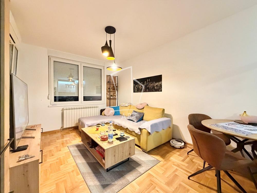 Stan na prodaju u Beogradu, Banjica, jednoiposoban, 44m2, cena 140000 evra