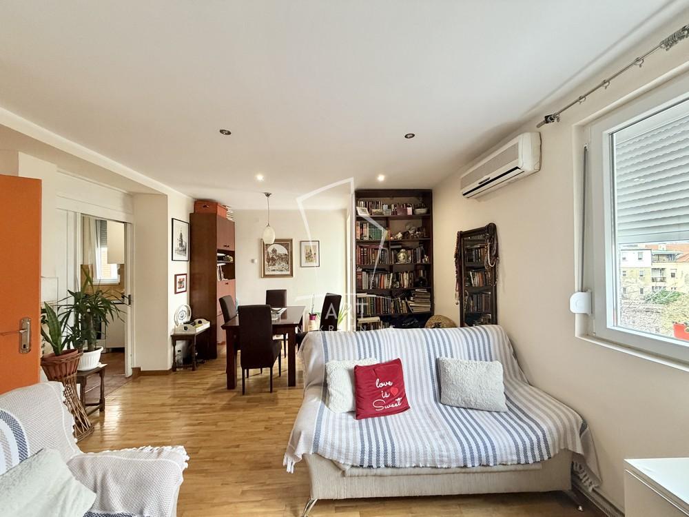 Stan na prodaju u Beogradu, Zemun, troiposoban, 86m2, cena 240000 evra