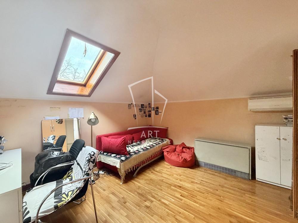 Stan na prodaju u Beogradu, Zemun, troiposoban, 86m2, cena 240000 evra